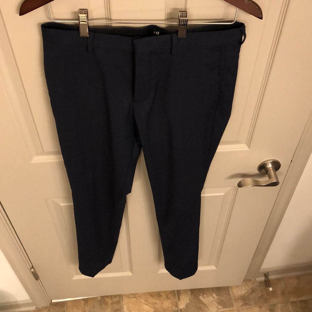 Skinny dress pant.